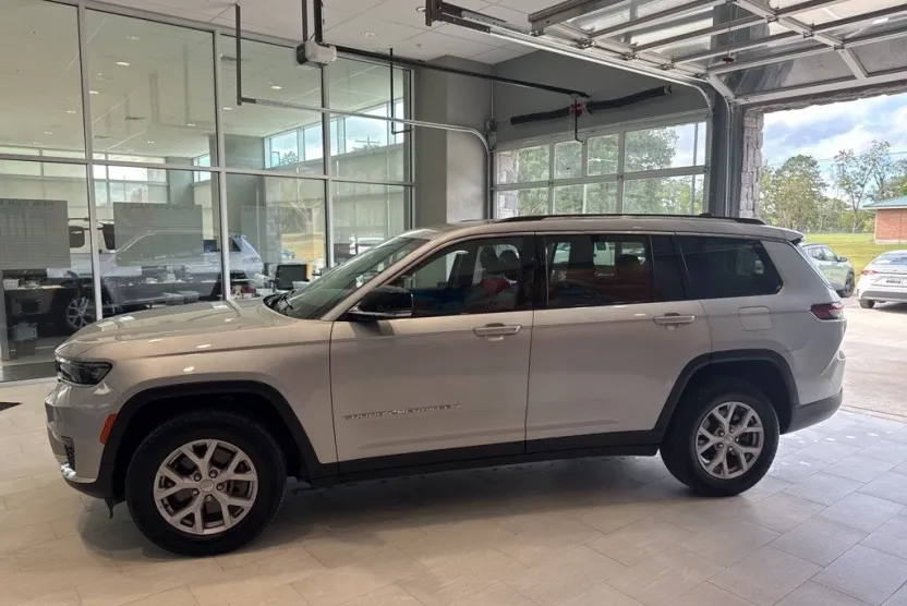 2022 Jeep Grand Cherokee Limited photo 1