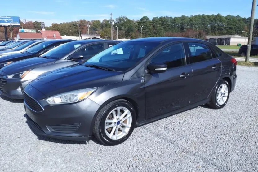 2015 Ford Focus SE photo 1