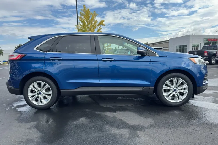 2020 Ford Edge Titanium photo 1
