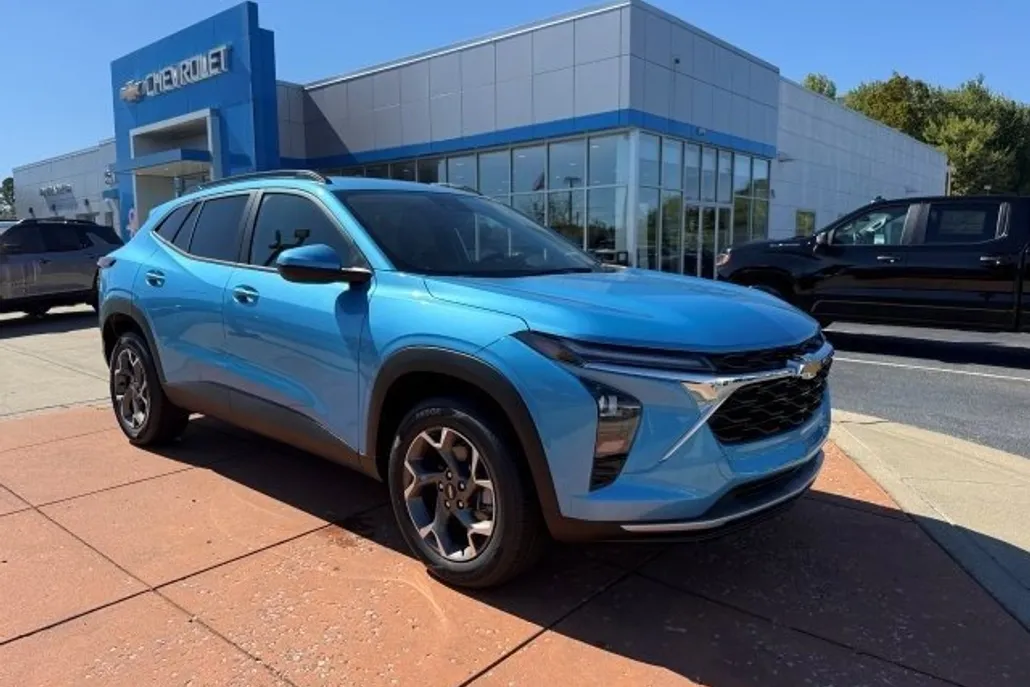 2026 Chevrolet Trax LT photo 1