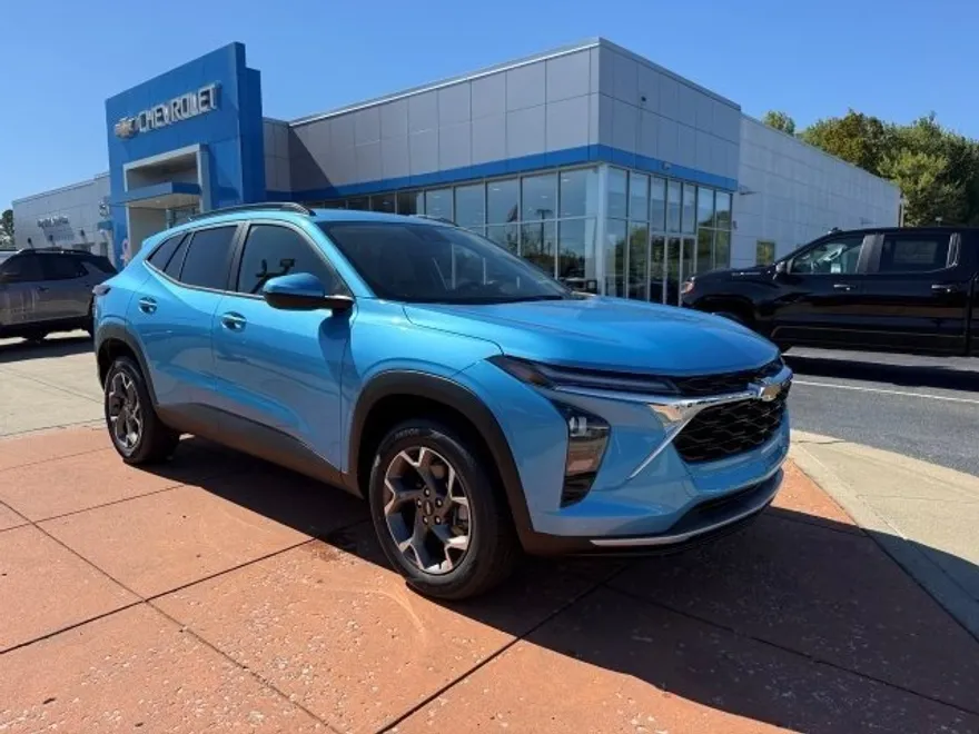 2026 Chevrolet Trax LT photo 1