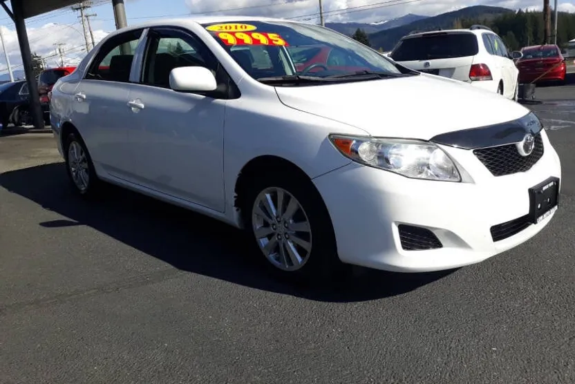 2010 Toyota Corolla LE photo 1
