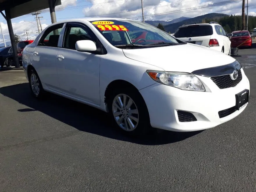 2010 Toyota Corolla LE photo 1