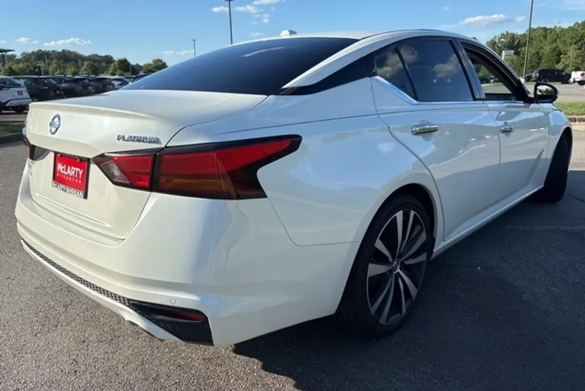 2019 Nissan Altima 2.5 Platinum photo 1