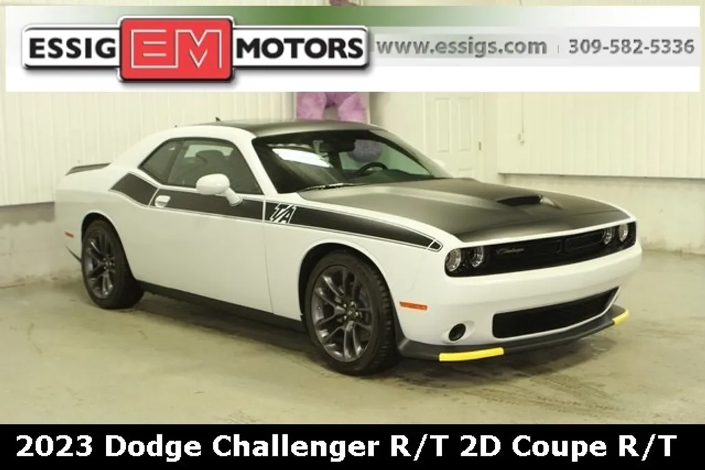2023 Dodge Challenger R/T photo 1