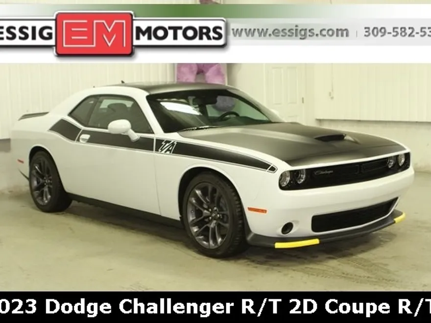 2023 Dodge Challenger R/T photo 1