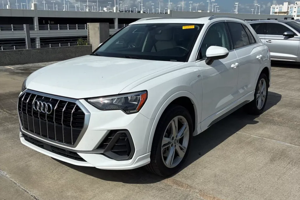 2020 Audi Q3 S line Premium photo 1