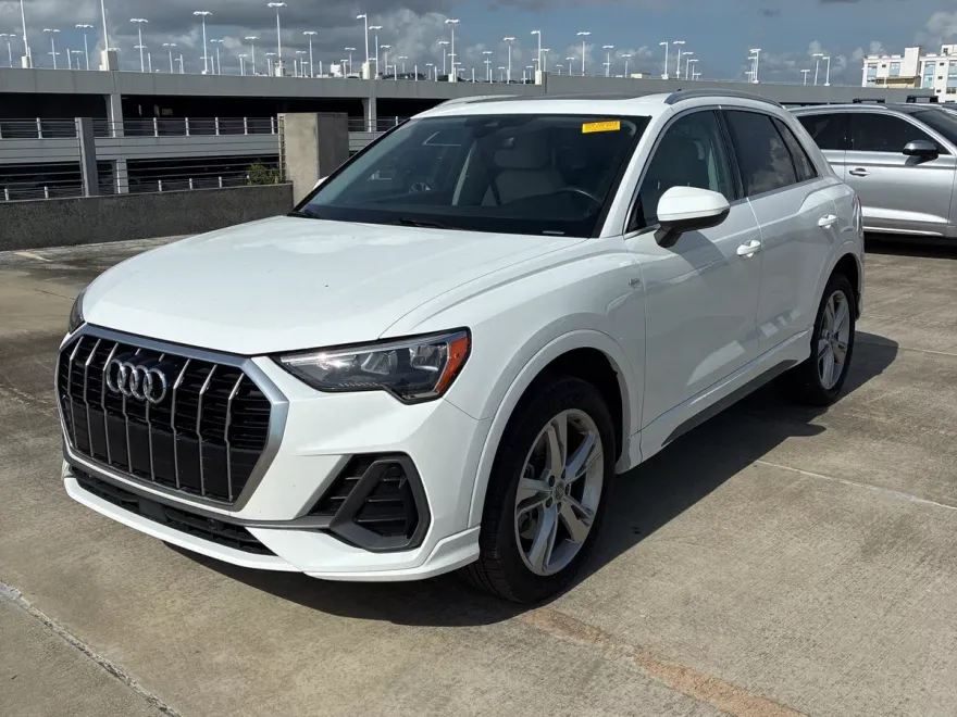 2020 Audi Q3 S line Premium photo 1