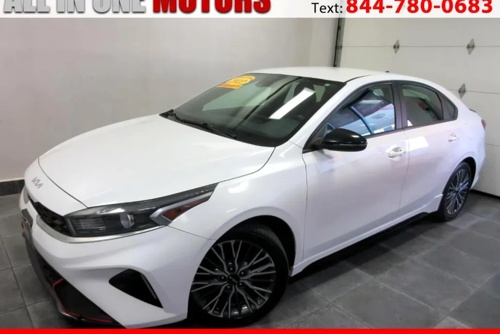 2022 Kia Forte GT-Line photo 1