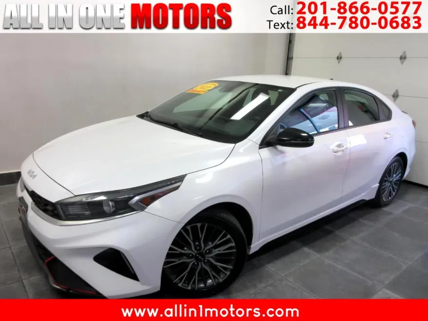 2022 Kia Forte GT-Line photo 1