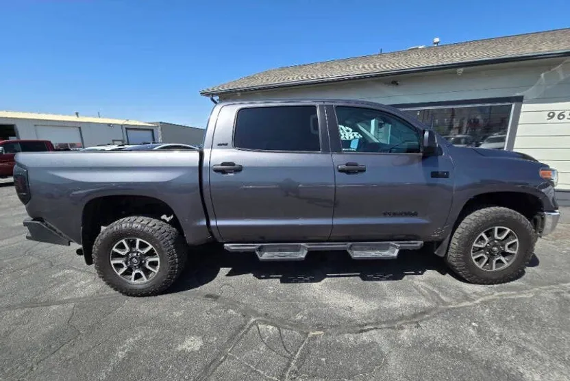2021 Toyota Tundra CrewMax SR5 photo 1