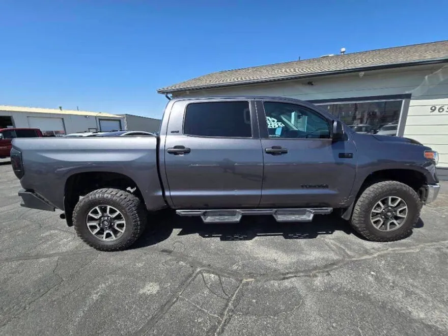 2021 Toyota Tundra CrewMax SR5 photo 1