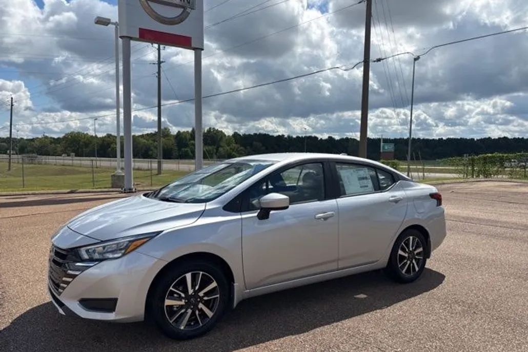 2025 Nissan Versa SV photo 1