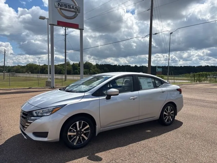 2025 Nissan Versa SV photo 1