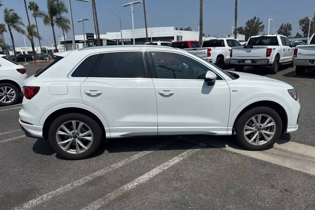 2024 Audi Q3 S line Premium photo 1