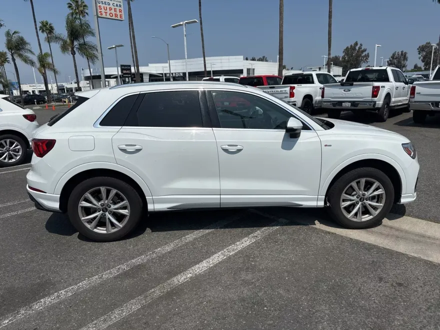 2024 Audi Q3 S line Premium photo 1