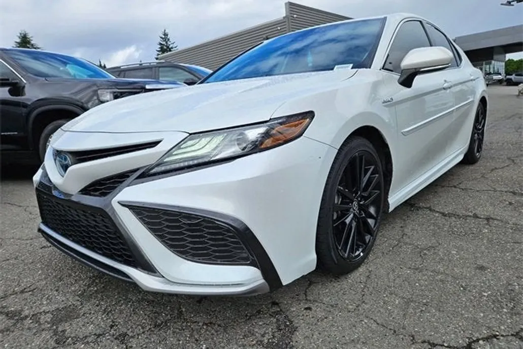 2021 Toyota Camry Hybrid XSE photo 1