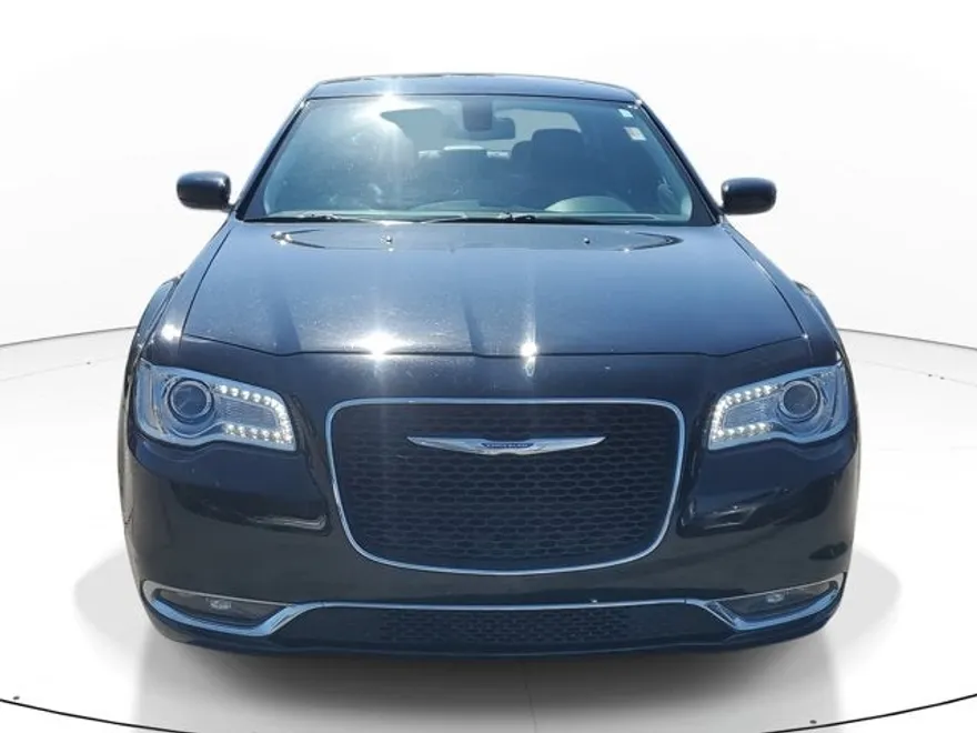 2016 Chrysler 300 Limited photo 1
