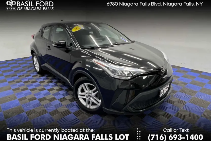2021 Toyota C-HR LE photo 1