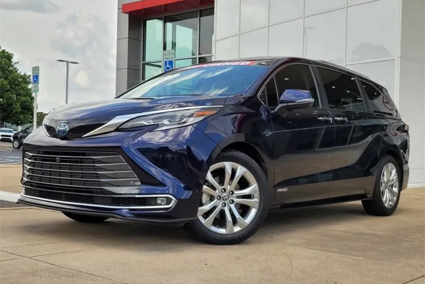 2021 Toyota Sienna Limited photo 1