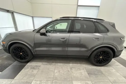2024 Porsche Cayenne Base photo 2