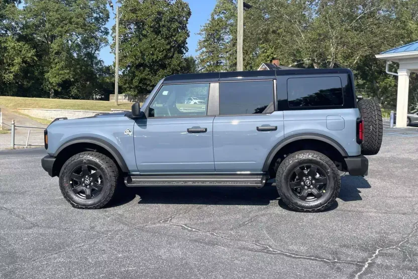 2025 Ford Bronco Outer Banks photo 1