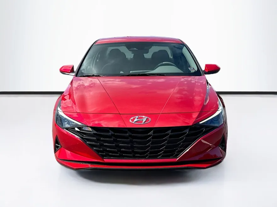2023 Hyundai Elantra SEL photo 1