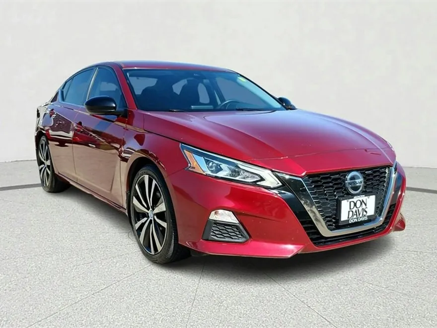 2022 Nissan Altima 2.5 SR photo 1