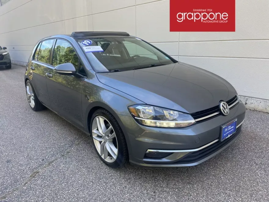 2019 Volkswagen Golf TSI SE photo 1