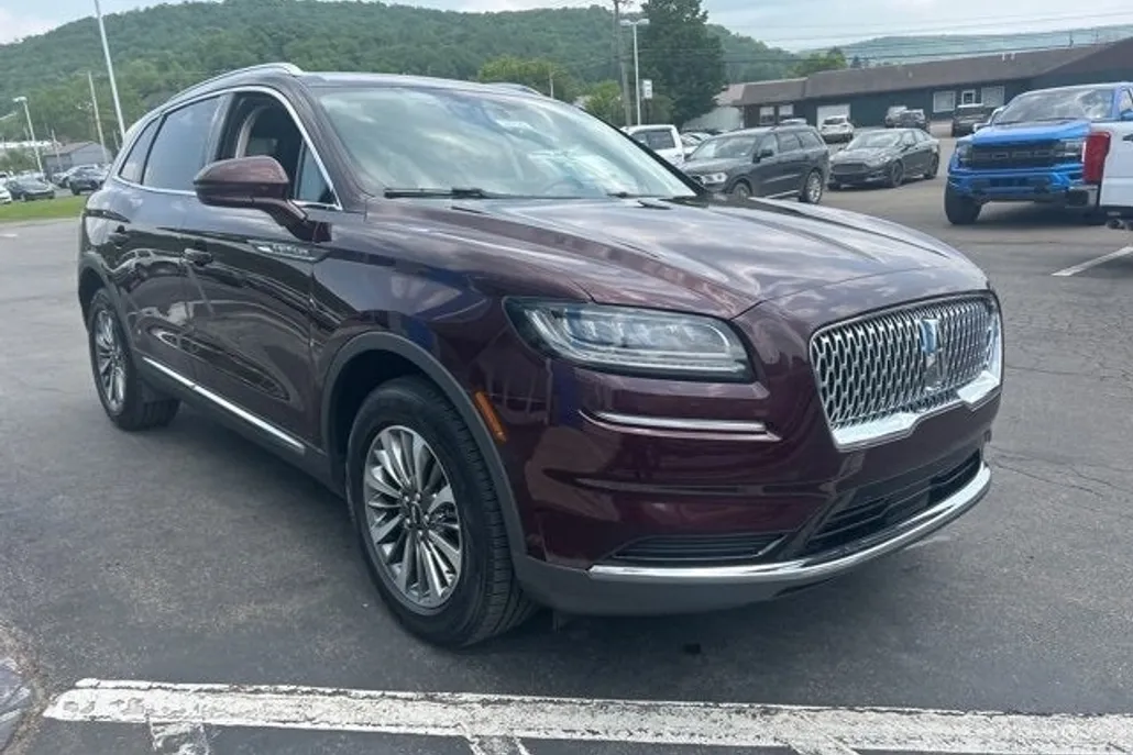 2022 Lincoln Nautilus Standard photo 1