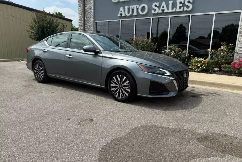 2023 Nissan Altima 2.5 SV photo 1