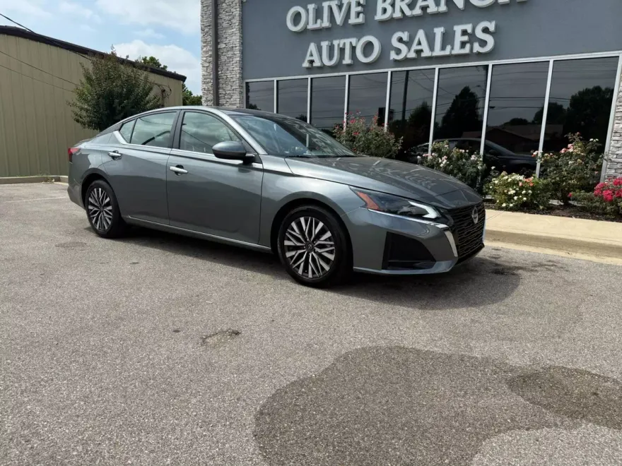 2023 Nissan Altima 2.5 SV photo 1