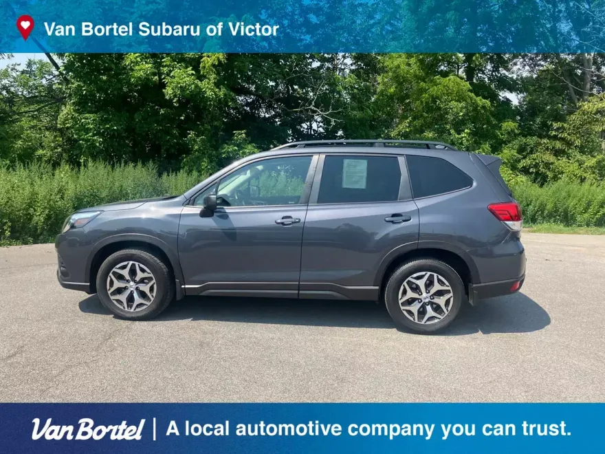 2022 Subaru Forester Premium photo 1