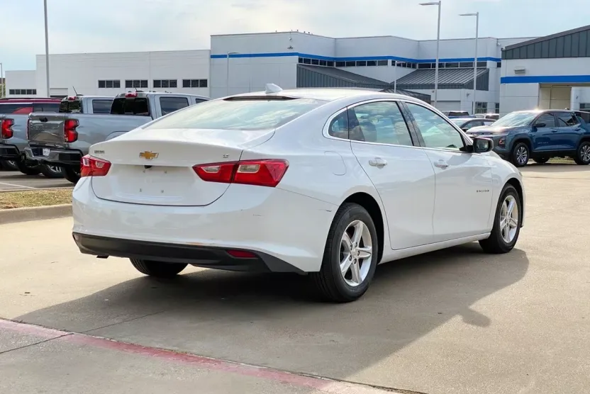 2023 Chevrolet Malibu 1LT photo 1