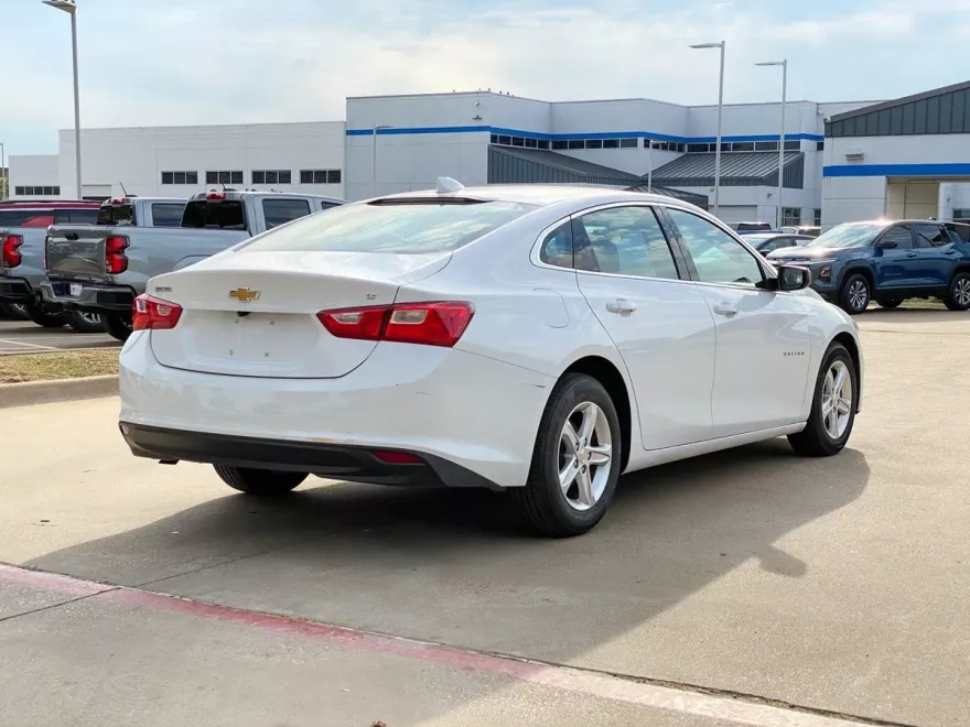 2023 Chevrolet Malibu 1LT photo 1