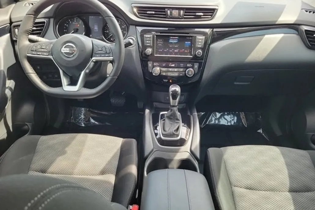 2021 Nissan Rogue Sport SV photo 1