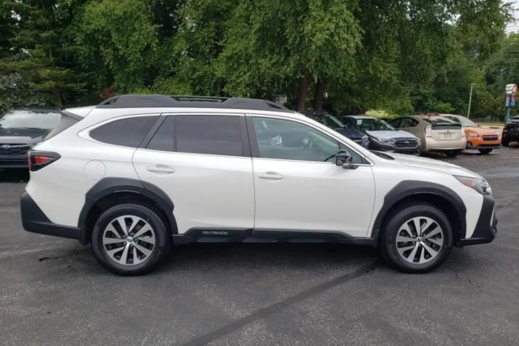 2023 Subaru Outback Premium photo 1