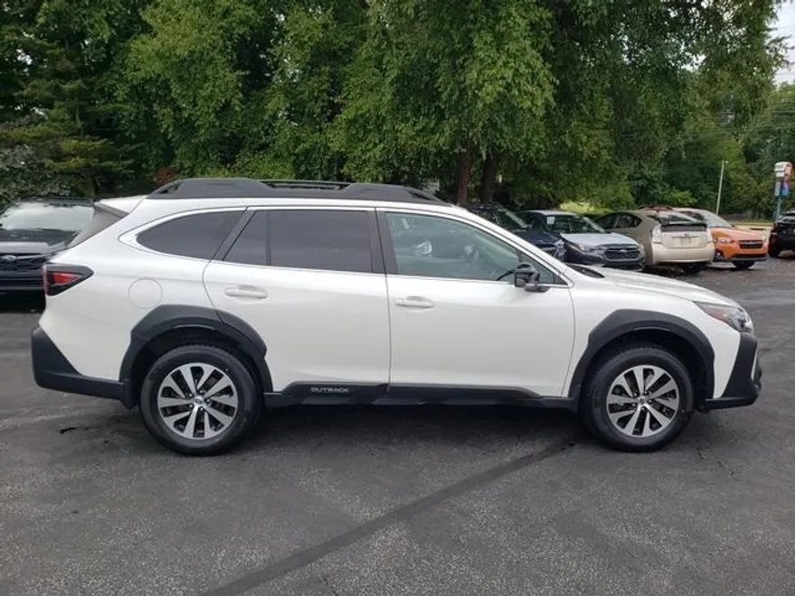 2023 Subaru Outback Premium photo 1