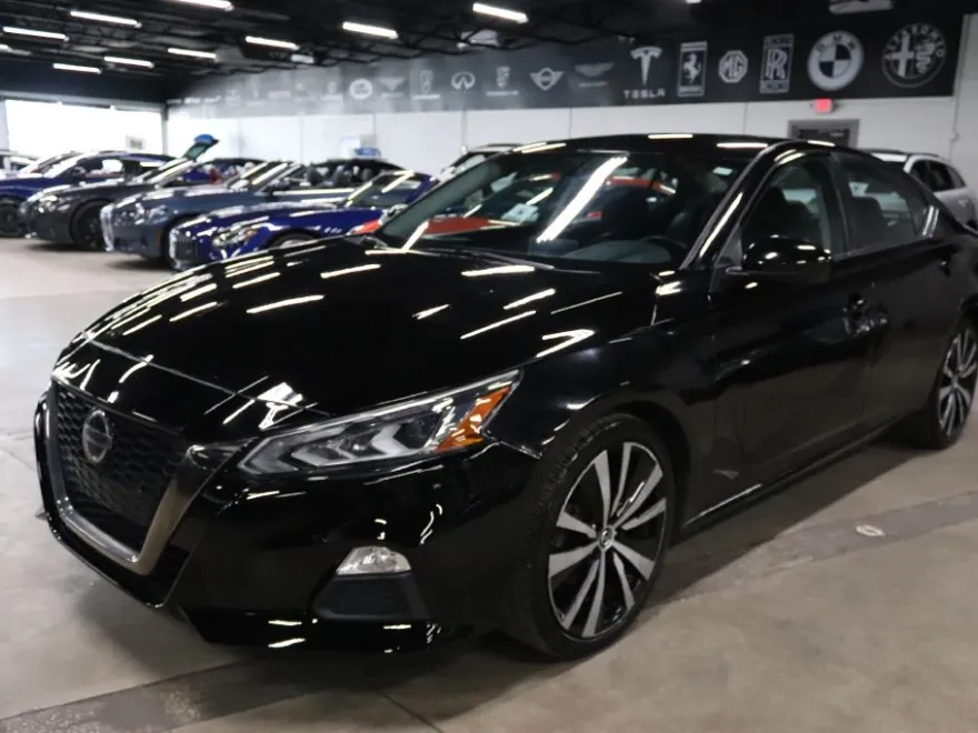 2019 Nissan Altima SR photo 1