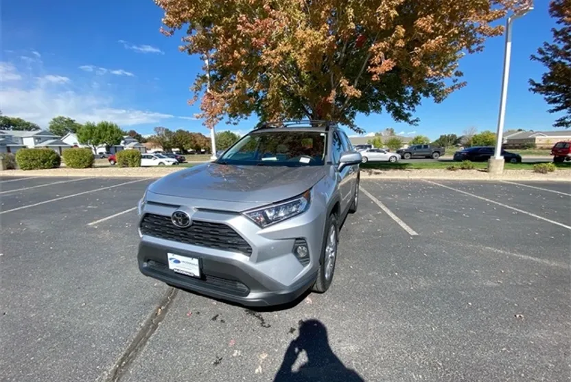 2020 Toyota RAV4 XLE Premium photo 1