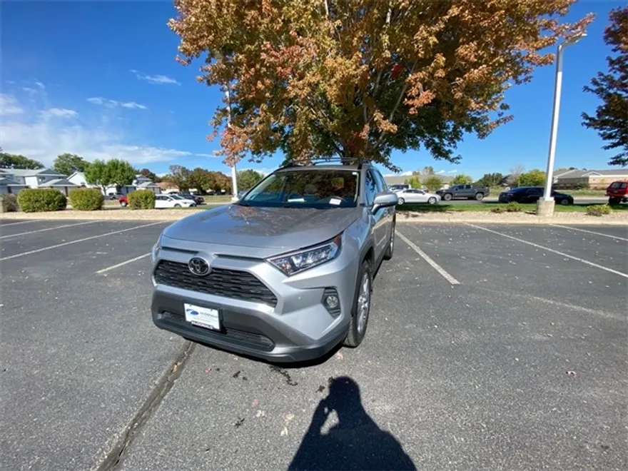 2020 Toyota RAV4 XLE Premium photo 1