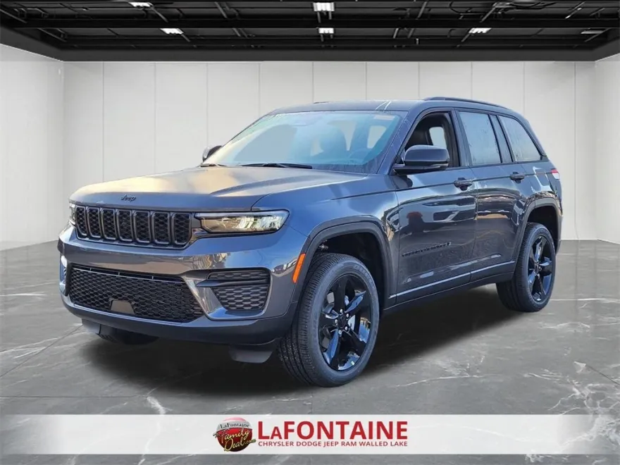 2025 Jeep Grand Cherokee Altitude photo 1