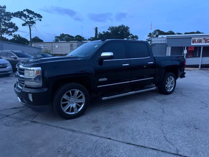 2017 Chevrolet Silverado 1500 High Country photo 1