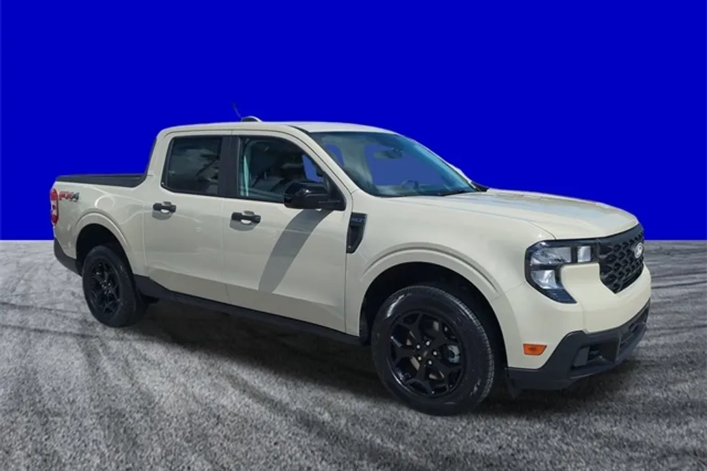 2025 Ford Maverick XLT photo 1