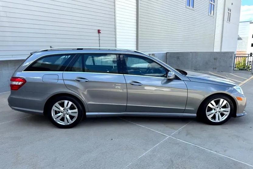 2011 Mercedes Benz E Wagon 4MATIC photo 1
