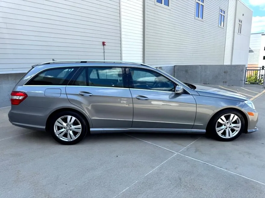 2011 Mercedes Benz E Wagon 4MATIC photo 1