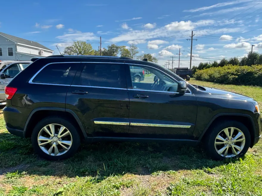 2013 Jeep Grand Cherokee Laredo photo 1