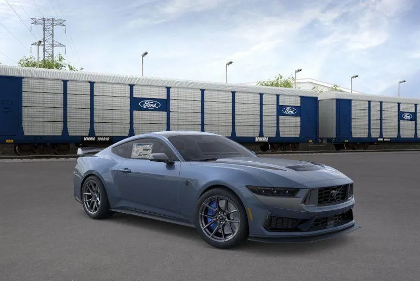 2025 Ford Mustang Dark Horse photo 1