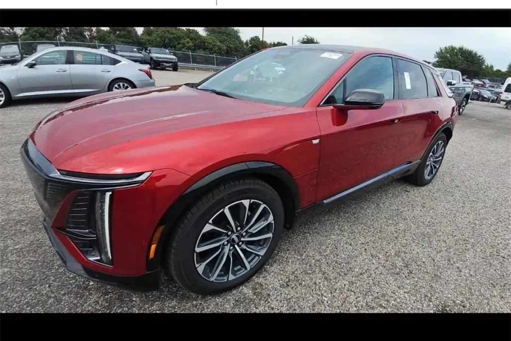 2024 Cadillac Lyriq Sport photo 1