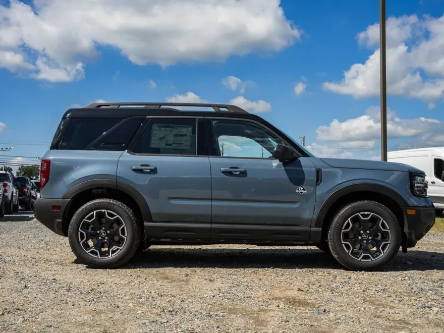 2025 Ford Bronco Sport Outer Banks photo 1